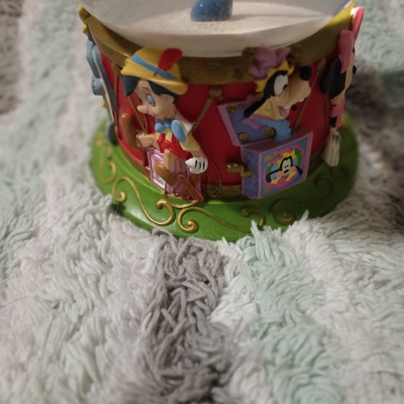 Glass Mickey mouse snow globe with all of the characters on the bottom - Picture 5 of 6
